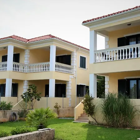 Case de vacanță Liza's Villas